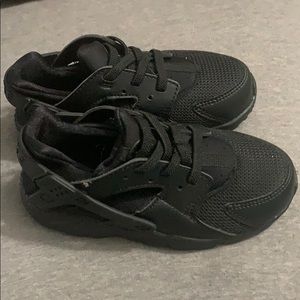 Black nike huarache